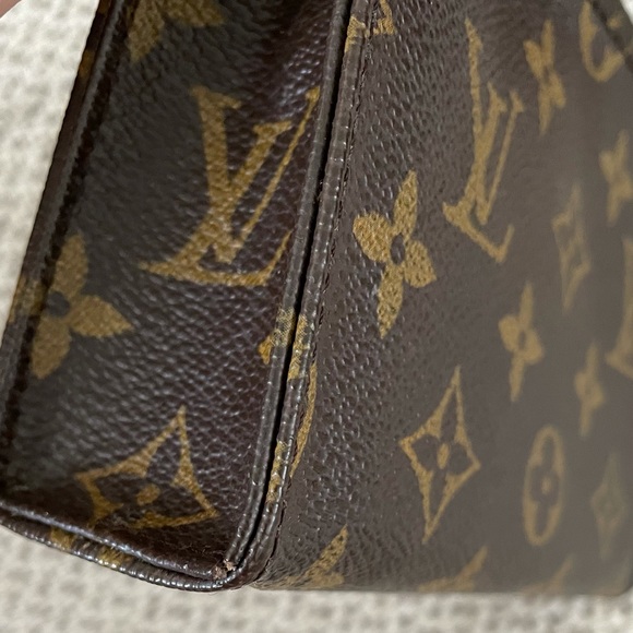 Authentic Louis Vuitton Toiletry Pouch 15 Monogram - Picture 10 of 14